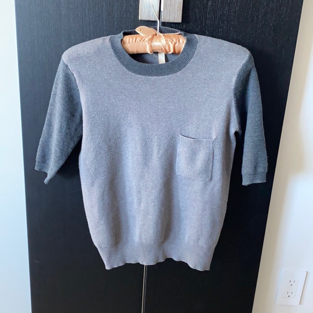 Short sleeve knit top